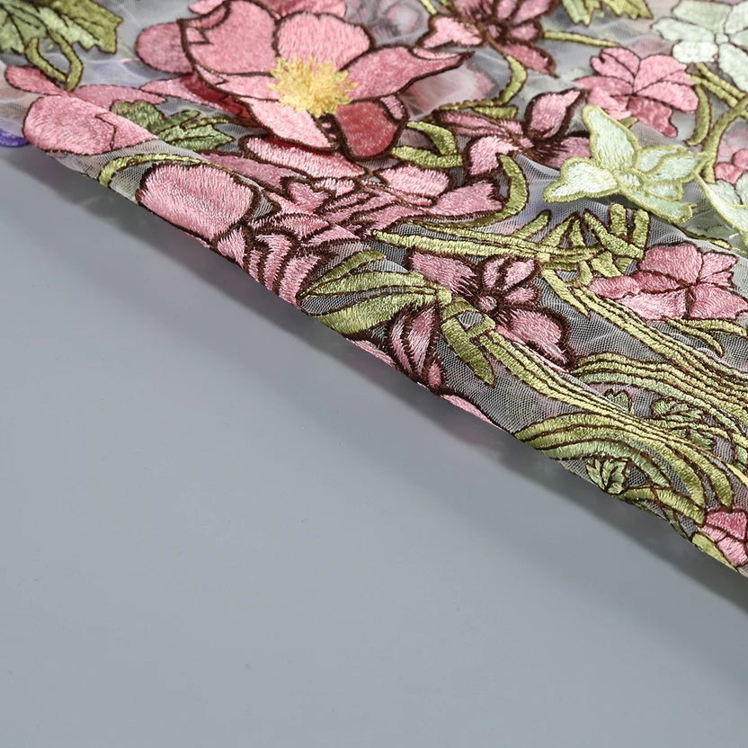 Lumina – Pembe 3D Çiçek İşlemeli Kolsuz Düz Kesim Uzun Elbise